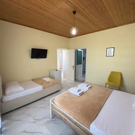 Comfortable Private Villeta Near By Arial Вилла Влёра