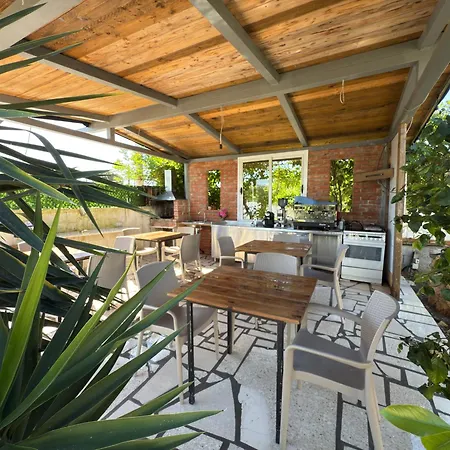 Villa Comfortable Private Villeta Near By Arial Avlonya